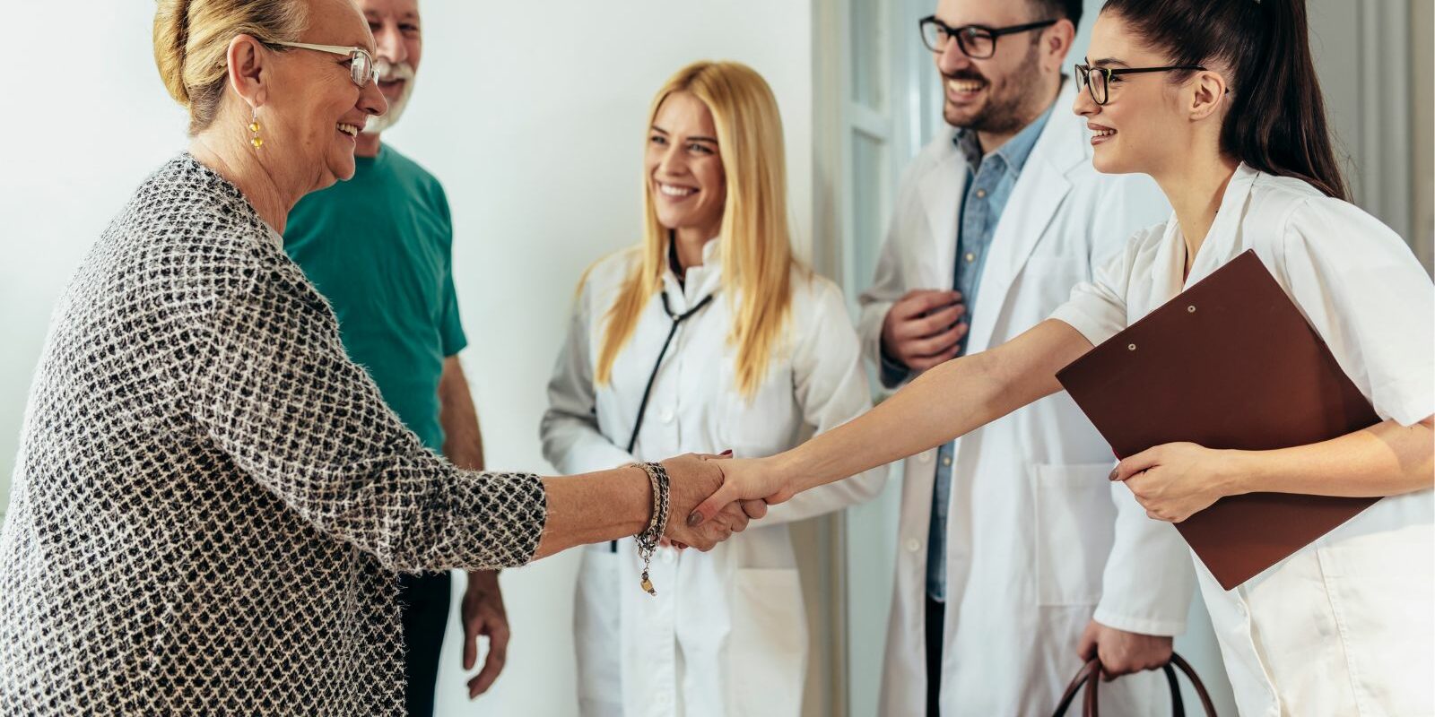 Medical team and patient after a successful Biliopancreatic Diversion Surgery